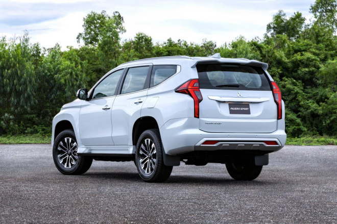 Cửa cốp của Mitsubishi Pajero Sport 2019 có thể đóng/mở từ xa Cửa cốp của Mitsubishi Pajero Sport 2019 có thể đóng/mở từ xa