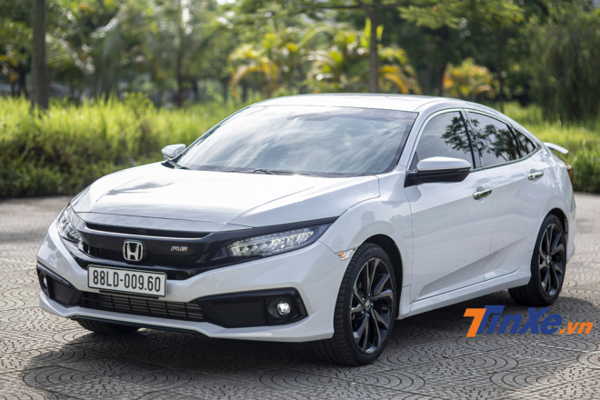 Không chỉ đẹp, Honda Civic RS 2019 nay còn tiện nghi hơn với tính năng khởi động từ xa.