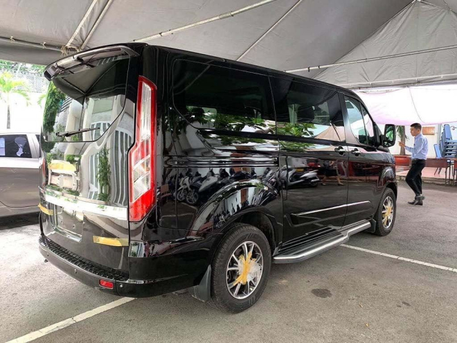 Ford Tourneo 2019 sẽ c&oacute; 2 phi&ecirc;n bản l&agrave; Trend v&agrave; Titanium