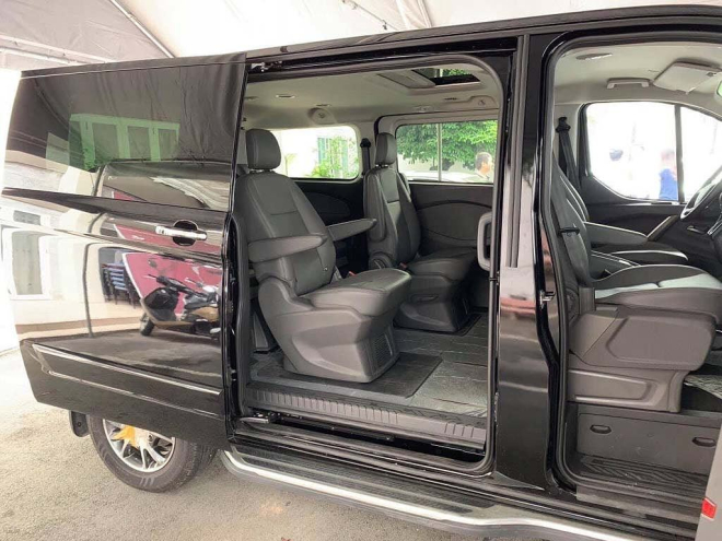 Ford Tourneo sắp b&aacute;n ra tại Việt Nam sẽ chỉ c&oacute; 1 cấu h&igrave;nh 7 chỗ ngồi