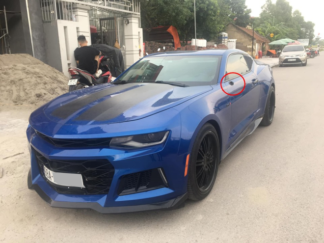 Chiếc xe n&agrave;y mới bị kẻ gian vặt gương