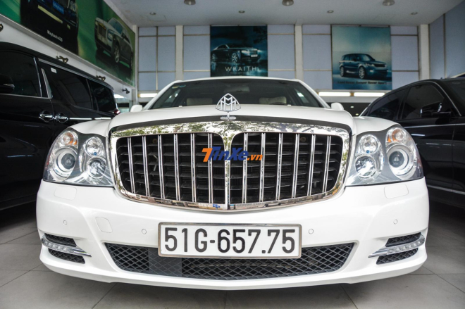 Chiếc xe n&agrave;y mang ngoại thất m&agrave;u trắng