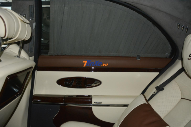 Maybach 57S vẫn c&oacute; r&egrave;m che cửa cho c&aacute;c cửa k&iacute;nh