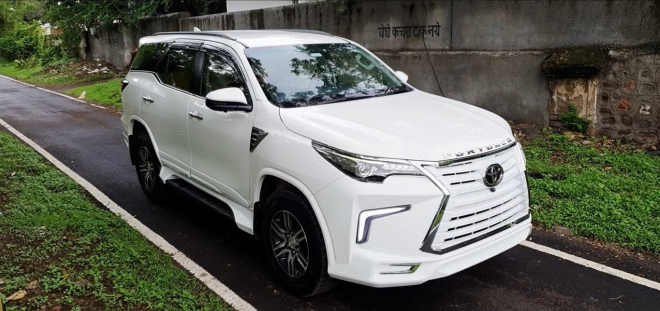 Chiếc Toyota Fortuner trông ấn tượng hơn hẳn với bộ body kit mới