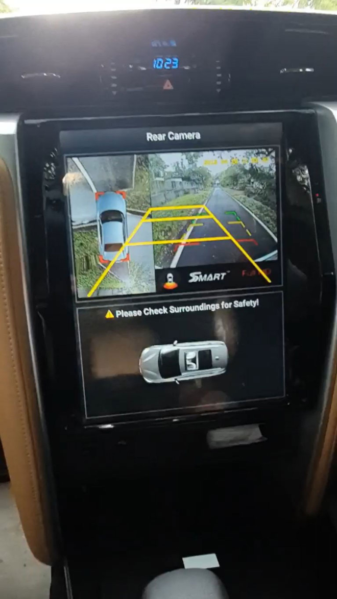 Màn hình thông tin giải trí theo phong cách Tesla của chiếc Toyota Fortuner
