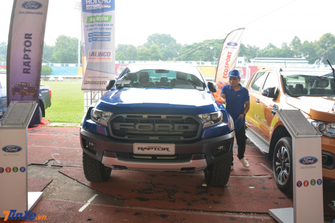 Khủng long Ford Ranger Raptor tại Hội chợ Oto.com.vn lần 3