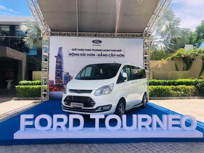 Ford Tourneo 2019 đã chính thức được đại lý ra mắt tuy nhiên vẫn chưa có giá niêm yết cụ thể