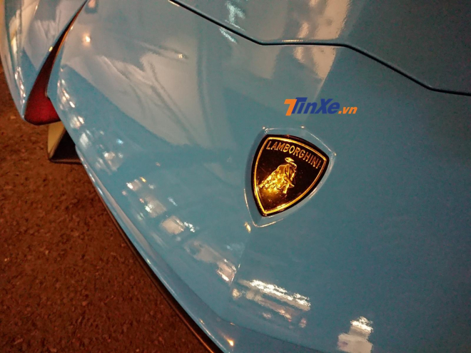 Qu&aacute; tr&igrave;nh thay &aacute;o sang m&agrave;u Blu Cepheus của si&ecirc;u xe Lamborghini Aventador LP750-4 SV được thực hiện bằng phương ph&aacute;p d&aacute;n đề-can