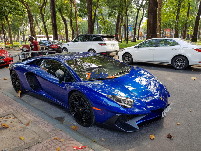 C&ograve;n đ&acirc;y l&agrave; m&agrave;u sơn nguy&ecirc;n bản của si&ecirc;u xe Lamborghini Aventador LP750-4 SV Coupe độc nhất Việt Nam 