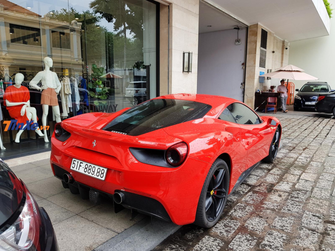 Si&ecirc;u xe Ferrari 488 GTB của Tuấn Hưng chắc chắn sẽ tham dự v&agrave;o đ&aacute;m cưới của Cường Đ&ocirc;-la