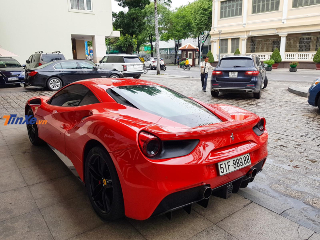Ferrari 488 GTB của Tuấn Hưng c&oacute; biển số cặp 88 lặp đầu v&agrave; cuối d&atilde;y số