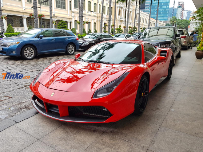 V&agrave;o hai ng&agrave;y trước, si&ecirc;u xe Ferrari 488 GTB của Tuấn Hưng c&oacute; xuất hiện c&ugrave;ng d&agrave;n xe khủng tụ tập tại Long Hải
