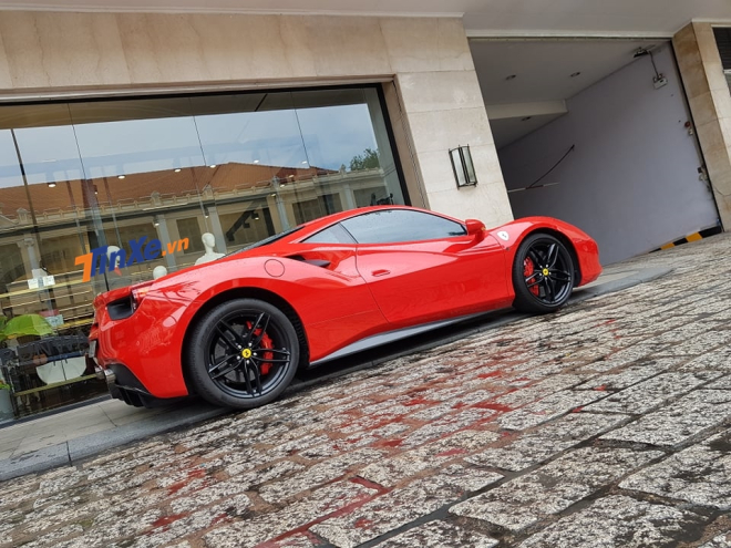 Tại Việt Nam c&oacute; 5 chiếc si&ecirc;u xe Ferrari 488 GTB mang m&agrave;u đỏ