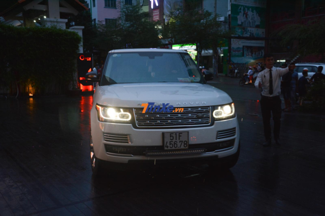 Đ&aacute;m cưới của Cường Đ&ocirc;-la c&ograve;n xuất hiện nhiều chiếc SUV hạng sang biển đẹp