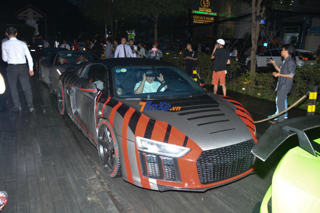 Audi R8 V10 Plus của Cường Đ&ocirc;-la được một doanh nh&acirc;n cuối 9X ngo&agrave;i H&agrave; Nội cầm l&aacute;i
