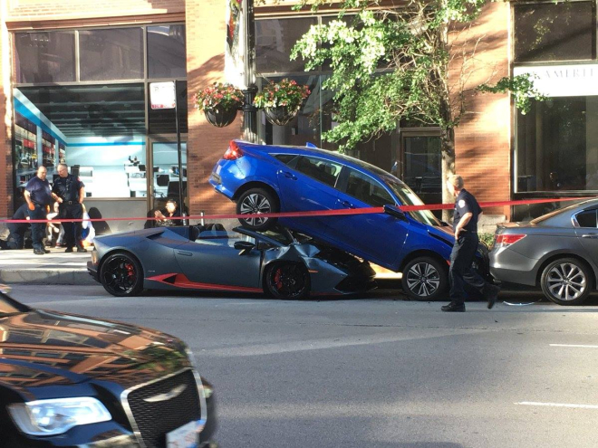Hiện trường vụ tai nạn do người lái chiếc Lamborghini Huracan Spyder gây ra tại Chicago vào năm 2018