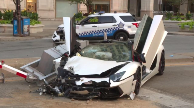 Chiếc siêu xe Lamborghini Aventador bị hỏng nặng ở đầu xe