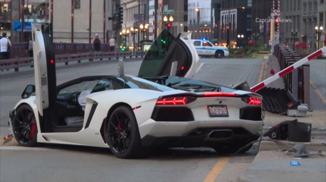 Người lái chiếc Lamborghini Aventador bị kiện ra tòa sau vụ tai nạn