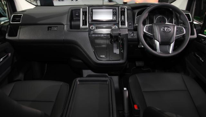 Nội thất bọc da bên trong Toyota Granvia 2019 bản Úc