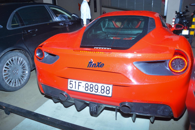 Ferrari 488 GTB của Tuấn Hưng mới t&aacute;i xuất sau 9 th&aacute;ng phải nằm viện để sửa chữa
