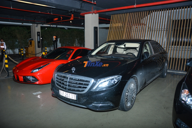 Mercedes-Maybach S600 đỗ c&ugrave;ng Ferrari 488 GTB của Tuấn Hưng
