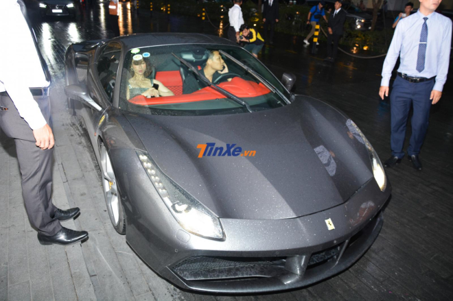Si&ecirc;u xe Ferrari 488 GTB sử dụng động cơ V8