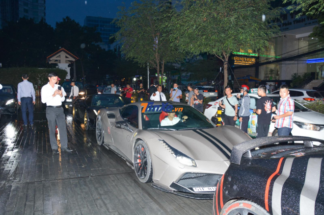chiếc si&ecirc;u xe Ferrari 488 GTB độ Liberty Walk