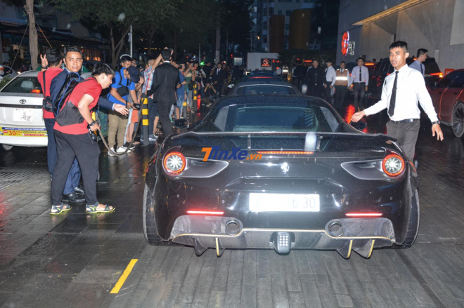 Chiếc si&ecirc;u xe Ferrari 488 GTB độ Liberty Walk mới được b&aacute;n v&agrave;o Nam