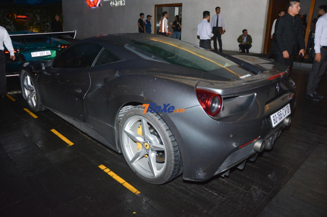 Ferrari 488 GTB đạt vận tốc tối đa 330 km/h