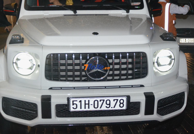 Chiếc SUV siêu sang Mercedes-AMG G63 Edition 1 của Minh Chiếc SUV siêu sang Mercedes-AMG G63 Edition 1 của Minh Nhựa mang biển thần tài lớn và ông địa