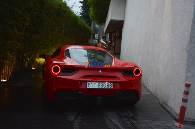 Siêu xe Ferrari 488 GTB của Tuấn Hưng Siêu xe Ferrari 488 GTB của Tuấn Hưng