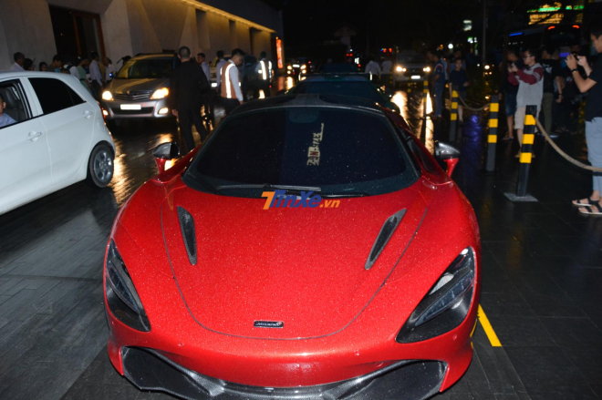 Đỗ h&agrave;ng đầu ti&ecirc;n trong 6 chiếc si&ecirc;u xe n&agrave;y ch&iacute;nh l&agrave; mẫu xe McLaren 720S Memphis của trưởng đo&agrave;n Car Passion trong 2 năm 2018 v&agrave; 2019