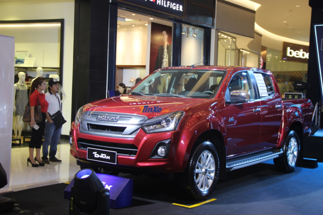 Isuzu D-max có đời sản xuất 2018 hiện đang được đại lý chào bán với giá từ 600 triệu đồng