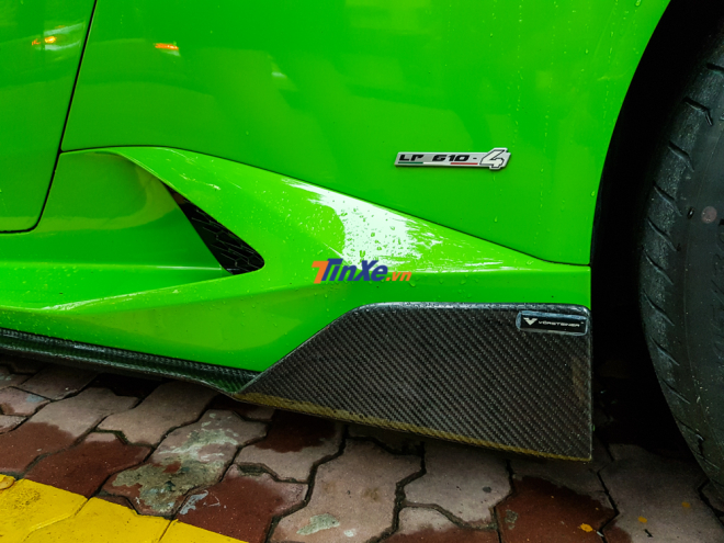 Lamborghini Huracan LP610-4 thuộc sở hữu của doanh nhân Nam Định còn có thêm một cánh gió lớn cũng bằng sợi carbon Lamborghini Huracan LP610-4 thuộc sở hữu của doanh nhân Nam Định còn có thêm một cánh gió lớn cũng bằng sợi carbon