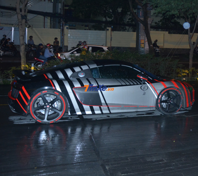 Bộ &aacute;o n&agrave;y do một nh&oacute;m thợ chuy&ecirc;n nghiệp bay từ T&acirc;y Ban Nha sang Việt Nam thực hiện