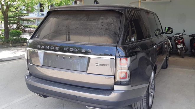 Ngoại thất chiếc SUV hạng sang Range Rover SVAutobiography 2019 n&agrave;y sơn 2 t&ocirc;ng m&agrave;u