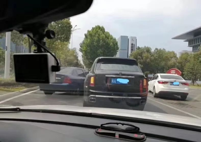 Rolls-Royce Cullinan c&oacute; gi&aacute; hơn 20 tỷ đồng tại Trung Quốc