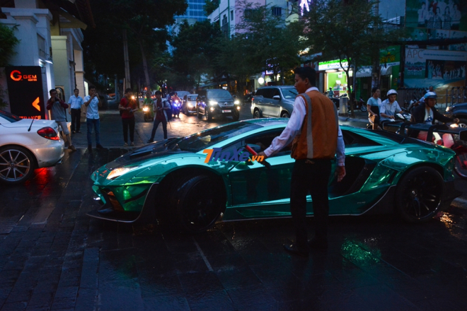 Lamborghini Aventador Limited Edition 50 với bộ áo màu xanh lam crôm Lamborghini Aventador Limited Edition 50 với bộ áo màu xanh lam crôm