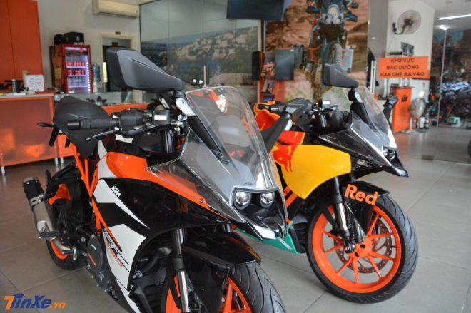 KTM RC 390 phiên bản MotoGP Edition 2019 và tiêu chuẩn vẫn được trang bị đèn pha đôi dạng Projector KTM RC 390 phiên bản MotoGP Edition 2019 và tiêu chuẩn vẫn được trang bị đèn pha đôi dạng Projector