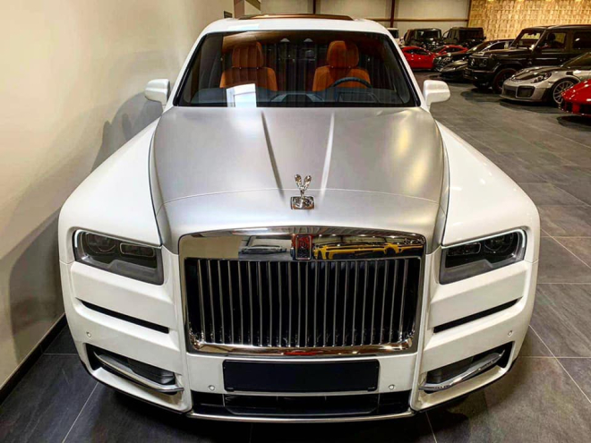 Rolls-Royce Cullinan chỉ c&oacute; gi&aacute; từ 325.000 USD tại nước ngo&agrave;i