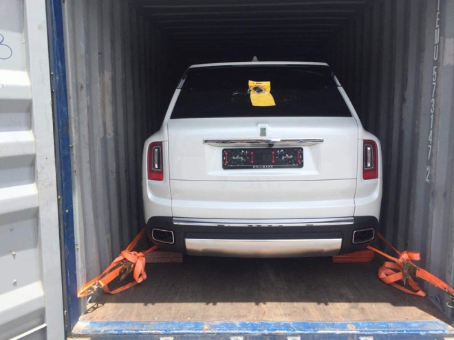 SUV si&ecirc;u sang Rolls-Royce Cullinan thứ 6 mới về nước, nh&agrave; gi&agrave;u Việt lại chuẩn bị khui c&ocirc;ng chiếc thứ 7 v&agrave; 8