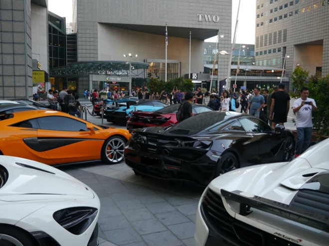 D&agrave;n si&ecirc;u xe McLaren của giới nh&agrave; gi&agrave;u Singapore tụ tập xem bom tấn Fast & Furious: Hobbs & Shaw