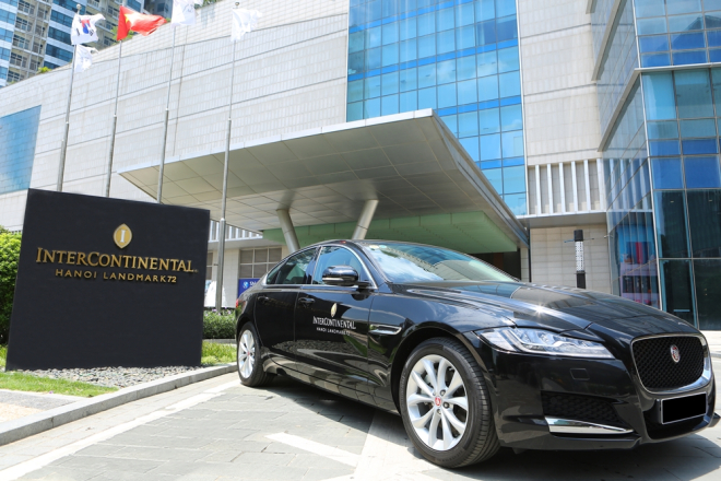 Ngoại thất của 3 chiếc Jaguar XF Prestige n&agrave;y c&oacute; m&agrave;u sơn đen c&ugrave;ng c&aacute;c chi tiết mạ cr&ocirc;m v&agrave; m&acirc;m sơn m&agrave;u bạc
