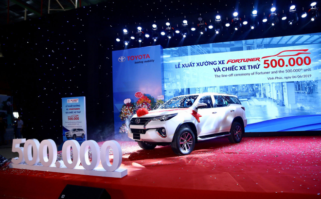 Sang th&aacute;ng 8, ToyotaFortuner được đại l&yacute; giảm gi&aacute; 60 triệu đồng