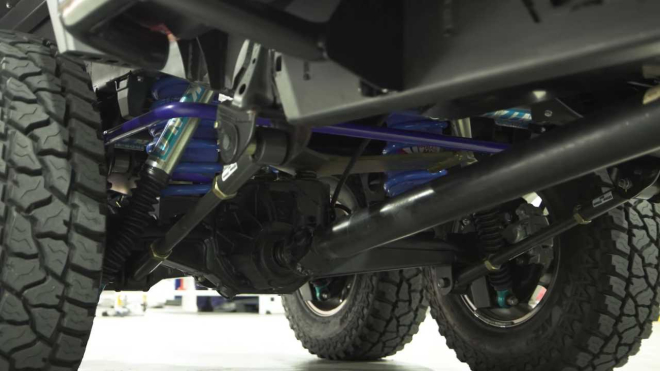 Chiếc xe đã nhận được rất nhiều trang bị cải tiến để gia tăng khả năng lái cũng như tải trọng