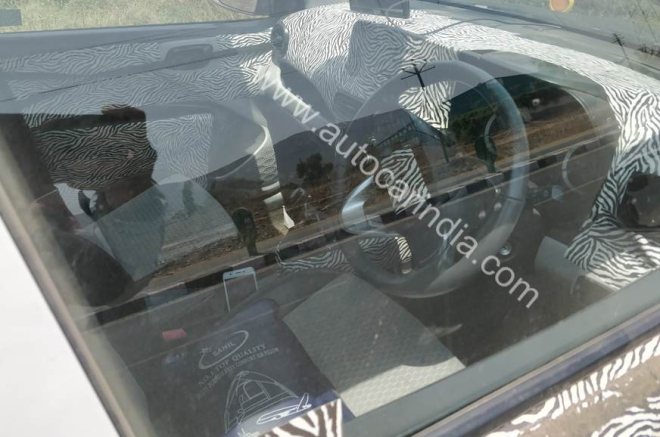 H&igrave;nh ảnh chụp l&eacute;n nội thất của Hyundai Grand i10 2019 tr&ecirc;n đường thử