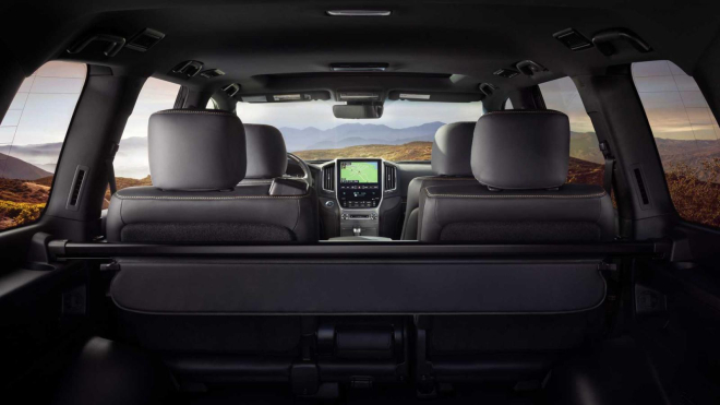 Nội thất b&ecirc;n trong Toyota Land Cruiser Heritage Edition 2020