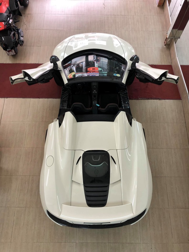 Vẻ đẹp của si&ecirc;u xe mui trần McLaren 650S Spider nh&igrave;n từ tr&ecirc;n cao