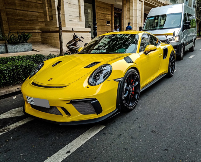 Si&ecirc;u xe Porsche 911 GT3 RS đời 2019 m&agrave;u v&agrave;ng Racing tr&ecirc;n đường Đồng Khởi, quận 1, Tp.HCM
