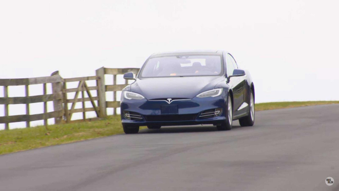 Theo HLDI, c&aacute;c mẫu xe điện như Tesla kh&oacute; bị ăn trộm hơn do với c&aacute;c mẫu xe chạy xăng truyền thống